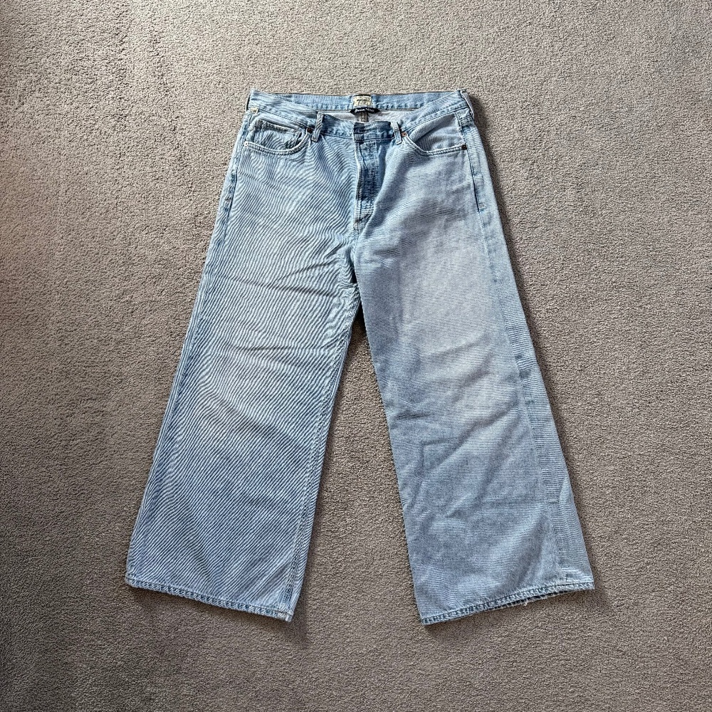 Citizens of Humanity light wash wide leg cropped jean size 30